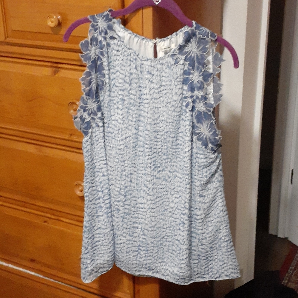 Adorable sleeveless top